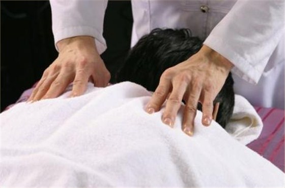 低頭族的福音，五個(gè)小動(dòng)作教你遠(yuǎn)離頸椎病